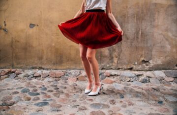 Photo asymmetric skirt