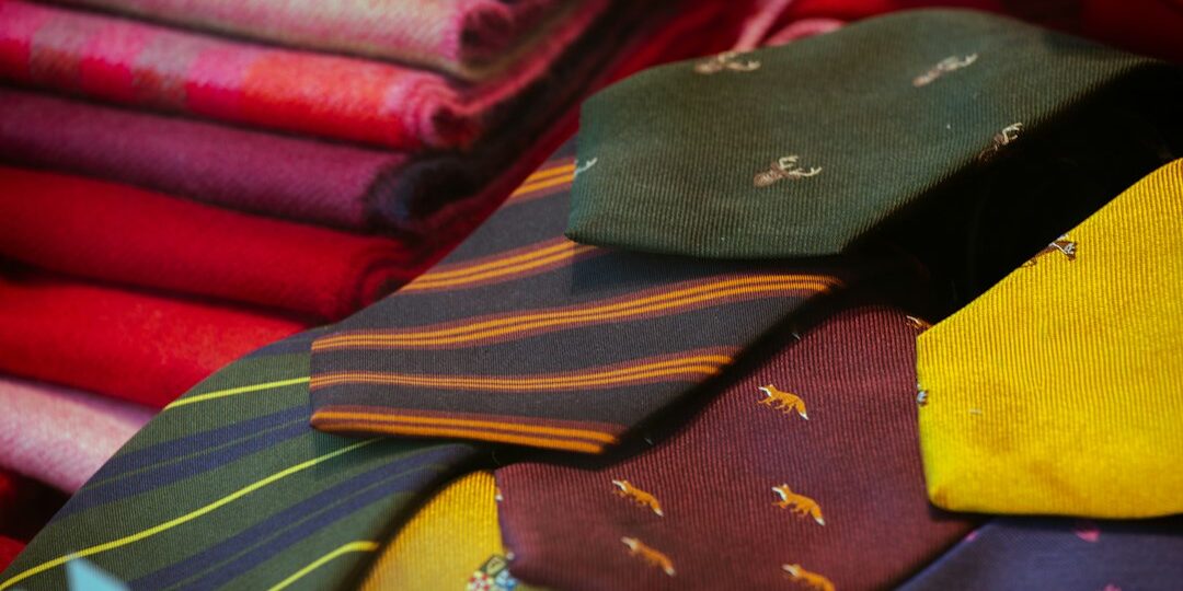 Photo tying scarves